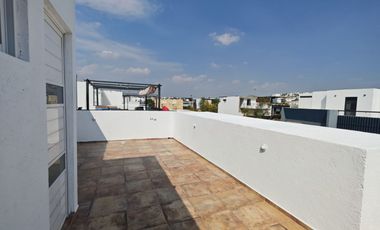 Casa en venta con doble altura y acabados modernos en Lomas de Angelopolis , Puebla