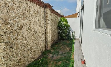 Casa en venta con doble altura y acabados modernos en Lomas de Angelopolis , Puebla