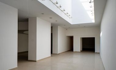 Local comercial en Venta, ideal para cafetería, restaurante, hotel  etc.