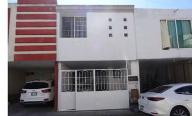 Rento habitación amueblada para estudiantes, con servicios incluidos en fraccionamiento privado enfrente del  Tec. De Monterrey. Solo varones.  $5000