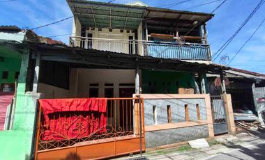 Dikontrakkan Rumah 2 lantai masuk mobil limo