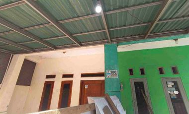 Dikontrakkan Rumah 2 lantai masuk mobil limo