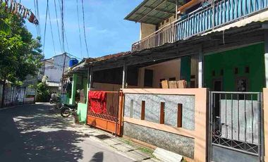 Dikontrakkan Rumah 2 lantai masuk mobil limo