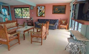Finca de 800 m² con casa de 2 niveles y piscina en Fusagasugá