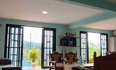 Finca de 800 m² con casa de 2 niveles y piscina en Fusagasugá