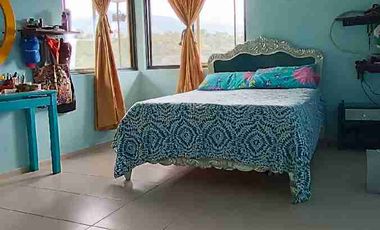 Finca de 800 m² con casa de 2 niveles y piscina en Fusagasugá