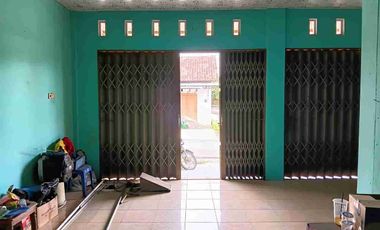 Ruko disewakan strategis pinggir jalan raya cocok untuk usaha atau kantor