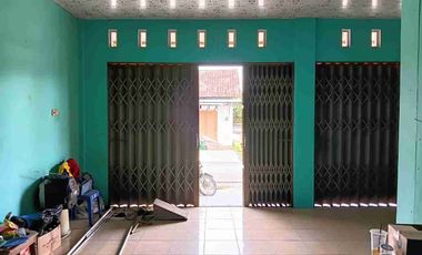 Ruko disewakan strategis pinggir jalan raya cocok untuk usaha atau kantor