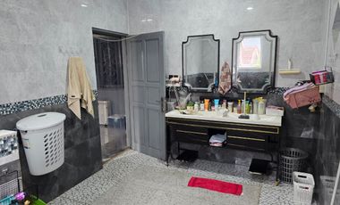 Dijual Rumah Mewah Hoek Di Cengkareng - Parkir Luas, Harga Nego Sampai Deal