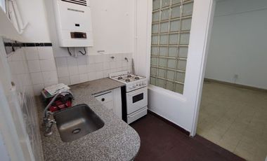 ALQUILER DE DEPARTAMENTOS EN SALTA. DE 2 DORMITORIOS. BELGRANO AL 400. CON BALCON