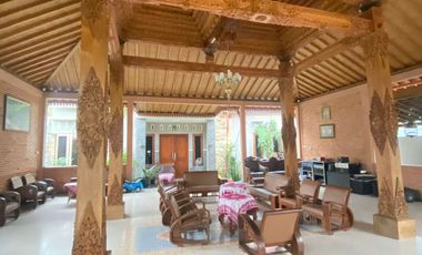 Dijual rumah joglo beserta rumah hunian SHM pekarangan lokasi Harjobinangun Pakem Sleman, barat kampus UII, utara kopi rolas