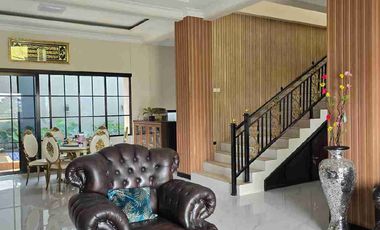 RUMAH MEWAH ELEGAN KOKOH KOLAM RENANG PRIBADI LINGKUNGAN SEKITAR PERUMAHAN ELITE MAGUWOHARJO