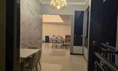 RUMAH MEWAH ELEGAN KOKOH KOLAM RENANG PRIBADI LINGKUNGAN SEKITAR PERUMAHAN ELITE MAGUWOHARJO