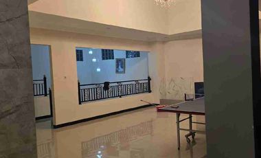 RUMAH MEWAH ELEGAN KOKOH KOLAM RENANG PRIBADI LINGKUNGAN SEKITAR PERUMAHAN ELITE MAGUWOHARJO