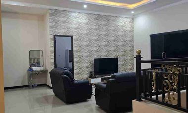 RUMAH MEWAH ELEGAN KOKOH KOLAM RENANG PRIBADI LINGKUNGAN SEKITAR PERUMAHAN ELITE MAGUWOHARJO