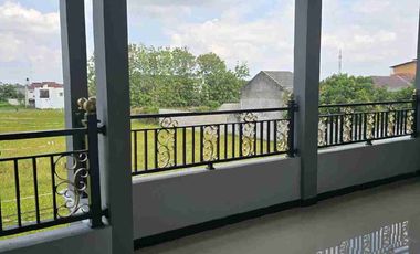 RUMAH MEWAH ELEGAN KOKOH KOLAM RENANG PRIBADI LINGKUNGAN SEKITAR PERUMAHAN ELITE MAGUWOHARJO