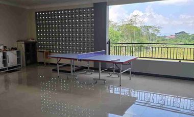 RUMAH MEWAH ELEGAN KOKOH KOLAM RENANG PRIBADI LINGKUNGAN SEKITAR PERUMAHAN ELITE MAGUWOHARJO