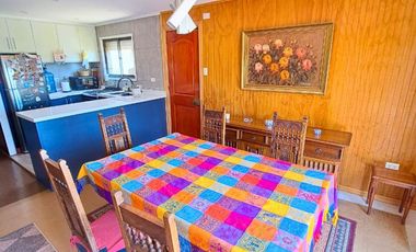 SINCRÓNICA PROPIEDADES ARRIENDA POR NOCHE,  HERMOSA Y ACOJEDORA CASA A SOLO 5 MINUTOS DE LA PLAYA EN ALGARROBO