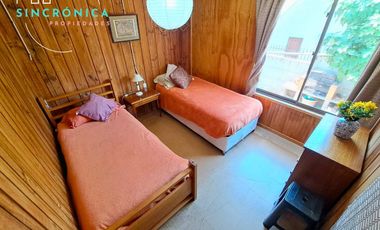 SINCRÓNICA PROPIEDADES ARRIENDA POR NOCHE,  HERMOSA Y ACOJEDORA CASA A SOLO 5 MINUTOS DE LA PLAYA EN ALGARROBO