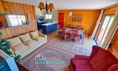 SINCRÓNICA PROPIEDADES ARRIENDA POR NOCHE,  HERMOSA Y ACOJEDORA CASA A SOLO 5 MINUTOS DE LA PLAYA EN ALGARROBO