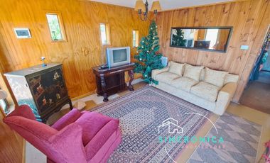 SINCRÓNICA PROPIEDADES ARRIENDA POR NOCHE,  HERMOSA Y ACOJEDORA CASA A SOLO 5 MINUTOS DE LA PLAYA EN ALGARROBO