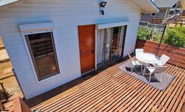 SINCRÓNICA PROPIEDADES ARRIENDA POR NOCHE,  HERMOSA Y ACOJEDORA CASA A SOLO 5 MINUTOS DE LA PLAYA EN ALGARROBO