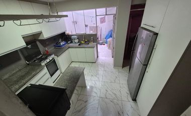 VENTA DE CASA MULTIFUNCIONAL 3 PISOS + AZOTEA EN CALLAO