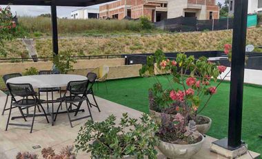 VENDO CASA RUITOQUE BAJO EXCELENTE CONJUNTO CERRADO AREA 880 METROS