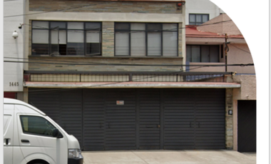 VENTA DE HERMOSA Y AMPLIA CASA EN COL DEL VALLE, CALLE MARTÍN MENDALDE, CDMX