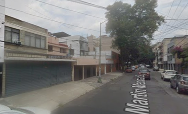 VENTA DE HERMOSA Y AMPLIA CASA EN COL DEL VALLE, CALLE MARTÍN MENDALDE, CDMX