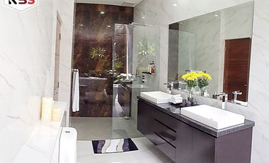 FOR SALE MODERN TROPIS VILLA WITH BEAUTY SWIMMING POOL AT KUTA