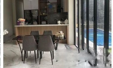 Dijual Rumah Dengan Kolam Renang di Batununggal Bandung