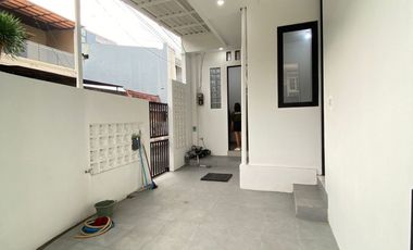 Murah !! DIJUAL RUMAH KOST DI GADING PUTIH TIMUR BANGUNAN BARU 16 KAMAR + 1 RUANG TOKO STRATEGIS