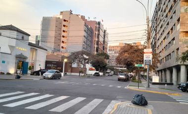 En VENTA terreno/casa ubicado en zona  exclusiva de San Isidro