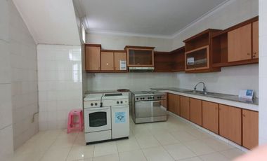 Mewah Rumah Taman Hunian Satelit, Kosongan With Pool