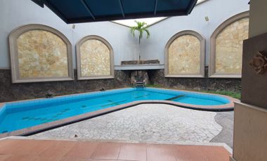 Mewah Rumah Taman Hunian Satelit, Kosongan With Pool