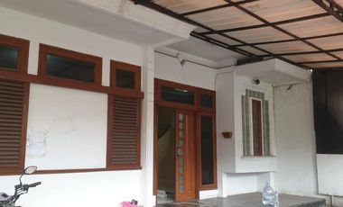 Disewakan rumah 2 lantai siap huni sayap Muara Bandung