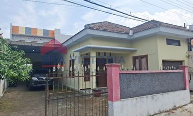 Rumah 2 Lantai Pinggir Jalan Raya Pakis, Potensi Usaha Tinggi