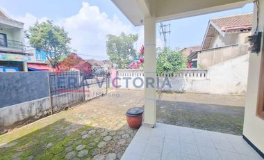 Rumah 2 Lantai Pinggir Jalan Raya Pakis, Potensi Usaha Tinggi