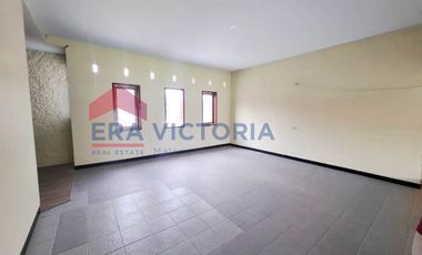 Rumah 2 Lantai Pinggir Jalan Raya Pakis, Potensi Usaha Tinggi