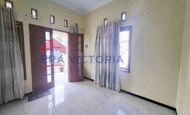 Rumah 2 Lantai Pinggir Jalan Raya Pakis, Potensi Usaha Tinggi