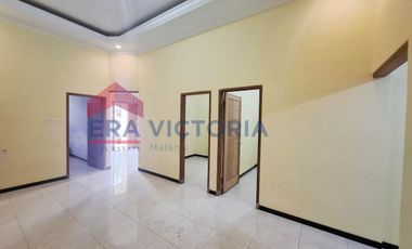 Rumah 2 Lantai Pinggir Jalan Raya Pakis, Potensi Usaha Tinggi