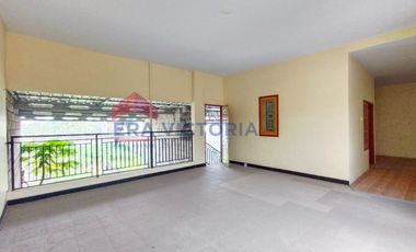 Rumah 2 Lantai Pinggir Jalan Raya Pakis, Potensi Usaha Tinggi