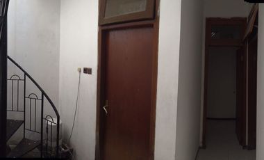 ‼️LANGKA,HITUNG TANAH‼️Rumah PERLU RENOVASI UK (10X20,1) di Perumahan Rungkut Barata Surabaya Timur .