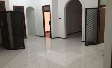 ‼️LANGKA,HITUNG TANAH‼️Rumah PERLU RENOVASI UK (10X20,1) di Perumahan Rungkut Barata Surabaya Timur .