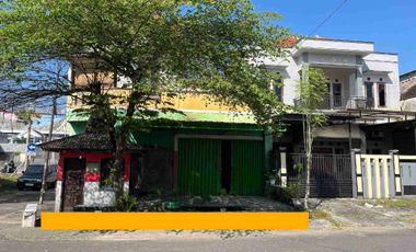 rumah dan usaha area bisnis dekat joglo Kadipiro Banjarsari Solo