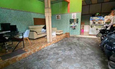 rumah dan usaha area bisnis dekat joglo Kadipiro Banjarsari Solo