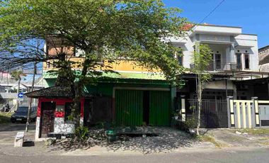 rumah dan usaha area bisnis dekat joglo Kadipiro Banjarsari Solo