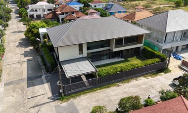 Newly Renovated Modern Style, with Rental Income 210,000 Baht/Month. For Sale: Evergreen Ville Bangna-Trat 56.