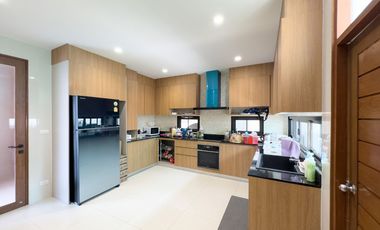 Newly Renovated Modern Style, with Rental Income 210,000 Baht/Month. For Sale: Evergreen Ville Bangna-Trat 56.